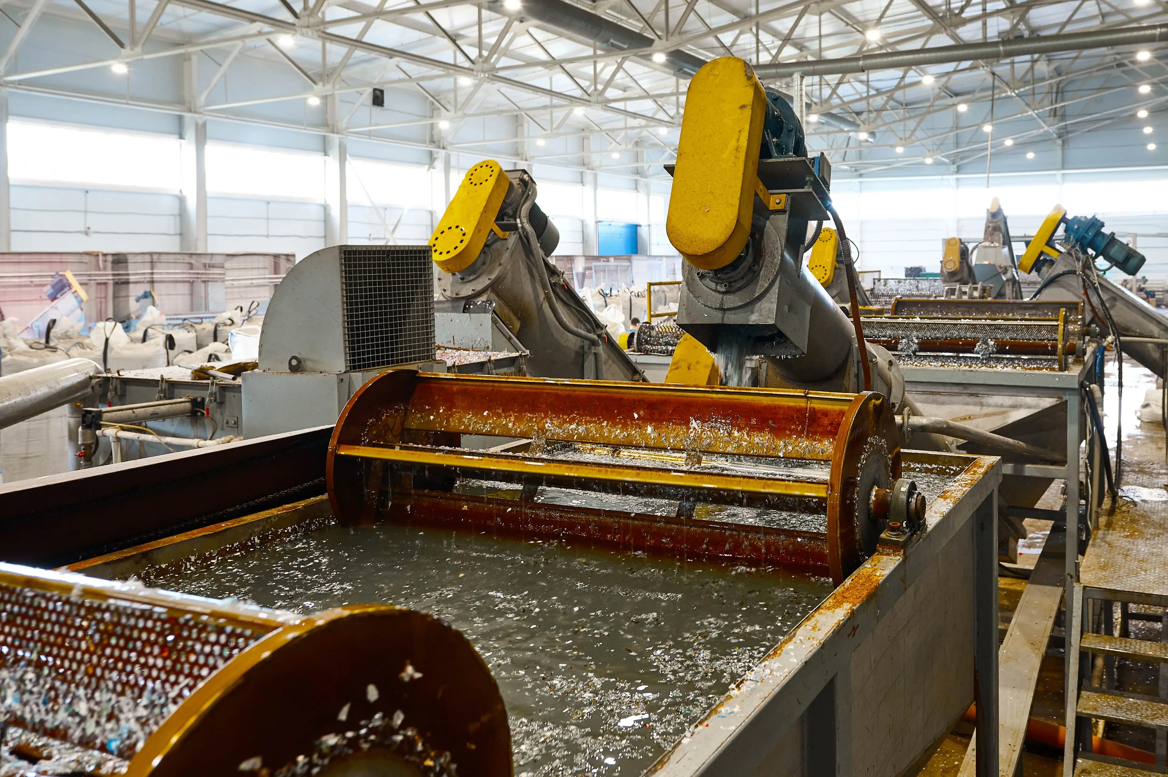 Industrial machine for washing recycled plastic